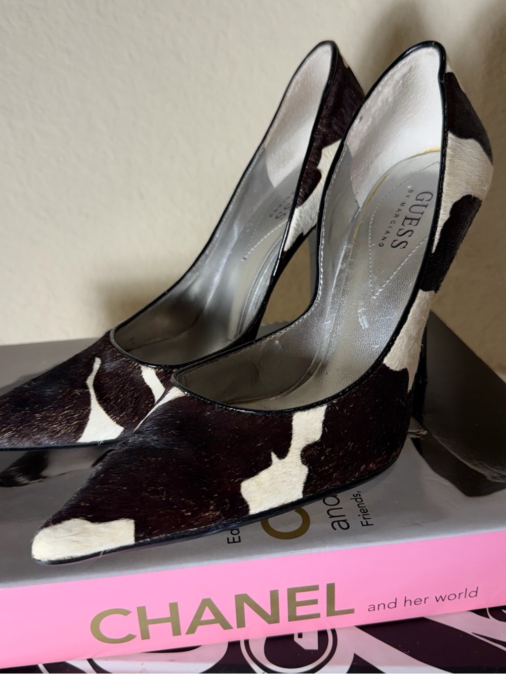 GUESS by Marciano Cow Print Pony Hair Pointed Toe Pumps – Size 6.5M
